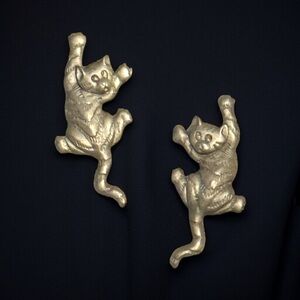 Vintage Jonette Jewelry pewter climbing cat earrings